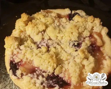 edelweiss-bakery-mini-apple-blueberry-pie