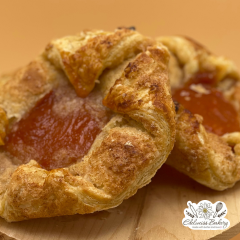 edelweiss-bakery-apricot-danish