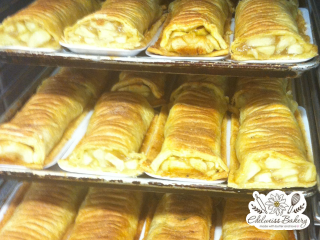 edelweiss-bakery-apple-strudel