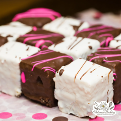 edelweiss-bakery-petit-fours