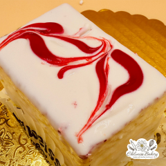 edelweiss-bakery-strawberry-bavarian-slice