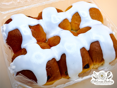edelweiss-bakery-hot-cross-buns