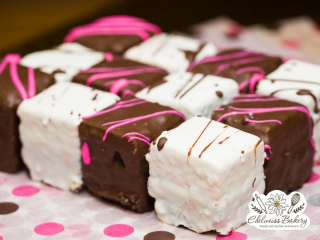 edelweiss-bakery-petit-fours