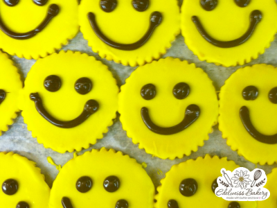 edelweiss-bakery-smiley-face-cookie