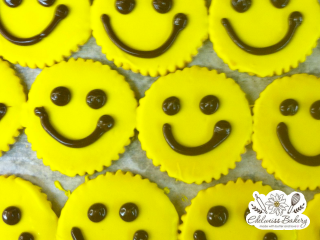 edelweiss-bakery-smiley-face-cookie
