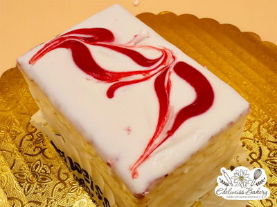 edelweiss-bakery-strawberry-bavarian-slice